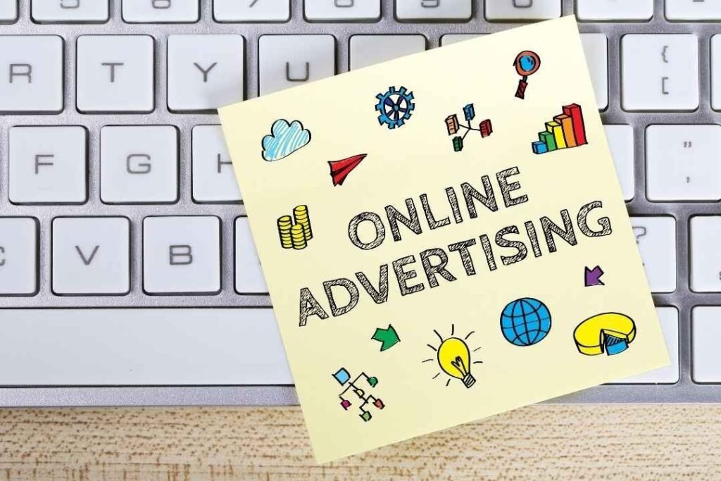 online-advertising-with-small-budget-what-works-actually-advertising-in-the-horse-sector-laptop